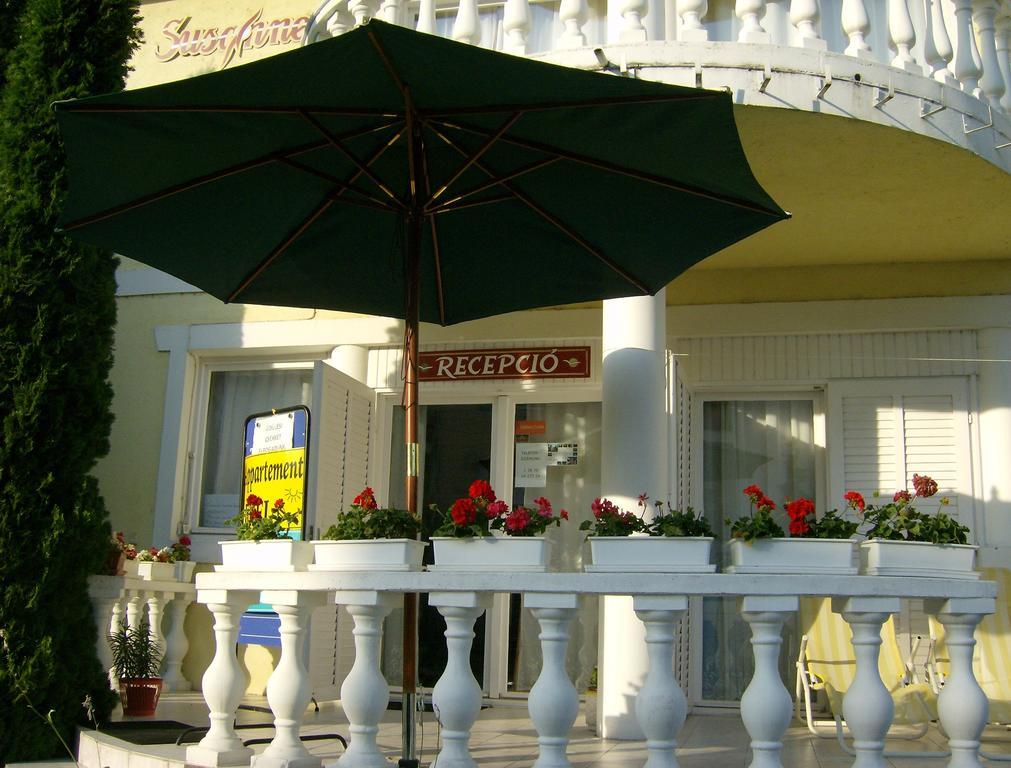 Crystal Es Susanne Panzio Siófok Exterior foto